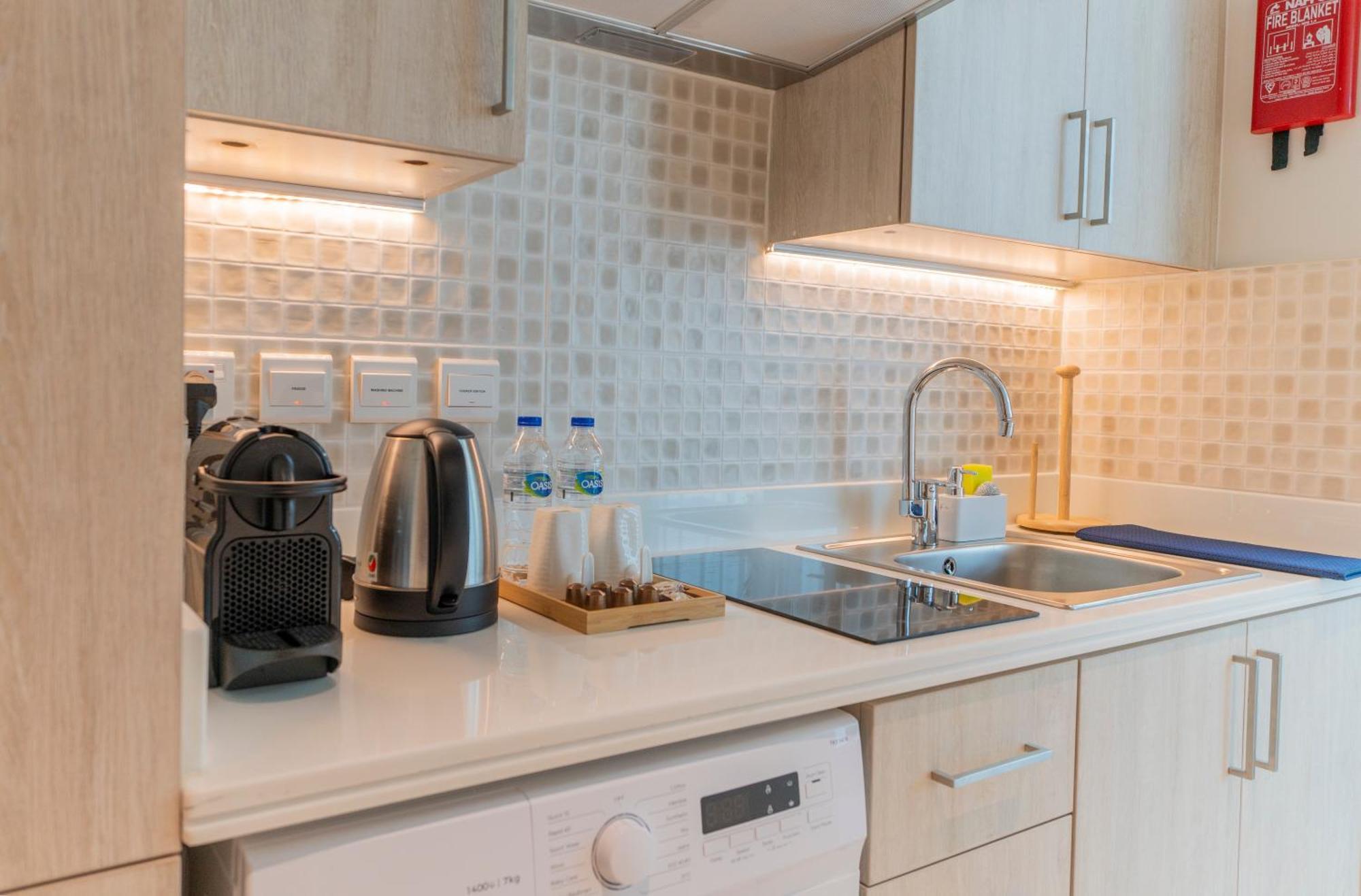Studio With Private Beach Access At Palm Jumeirah Dubái Exterior foto